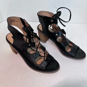 Kensie black lace up sandals with block heel. Zip up at ankle. Size 10